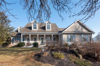 978 Treeline Dr, Allentown, PA 18103 - photo 2