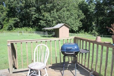 5308 Drake Rd, Greensboro, NC 27406 - photo 4