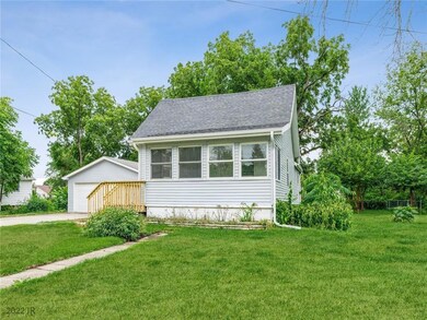 817 N 8th Ave E, Newton, IA 50208 - photo 4