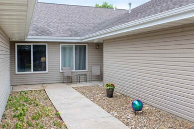 1425 Asbury Ln, Waterloo, IA 50701 - photo 2
