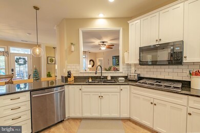 14855 King Charles Dr, Swan Point, MD 20645 - photo 3