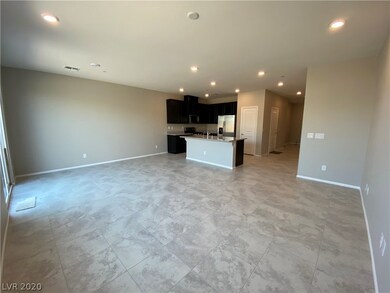 Family, breakfast nook, Kitchen features open conc