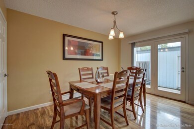 Dining1