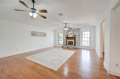 2926 Beachtree Ln, Bedford, TX 76021 - photo 4