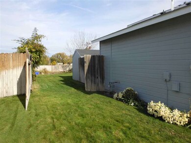 1240 Willow Creek Dr, Nampa, ID 83686 - photo 2