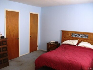 212 Old Forge Dr, Bath, PA 18014 - photo 4