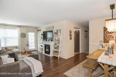 _RMJ7908 family room