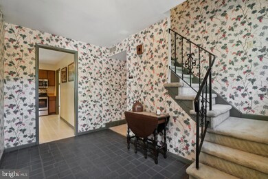 402 Robin Cir, Langhorne, PA 19047 - photo 3