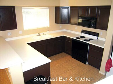 Great kitchen with breakfast bar