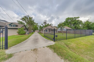912 Thornton Rd, Houston, TX 77018 - photo 2