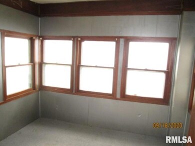 2136 W 5th St, Davenport, IA 52802 - photo 5