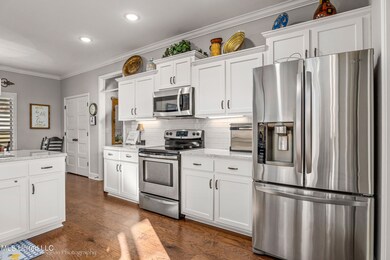 690 Shady Brooke Ln-Interior-10