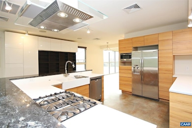 2003 Woodbrook Ct unit 201, Charlottesville, VA 22901 - photo 5