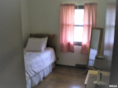 2702 W 71st St, Davenport, IA 52806 - photo 4