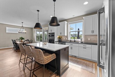 Chef’s Kitchen – Quartz counters, center island, stainless steel appliances