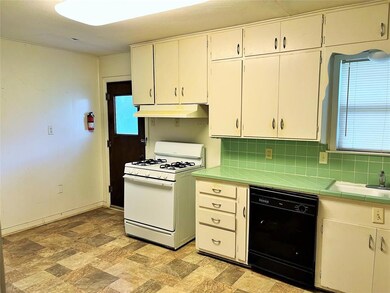 1410 Country Club Rd, Ennis, TX 75119 - photo 3