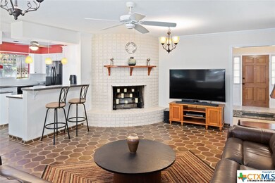 611 Dale St, San Marcos, TX 78666 - photo 6