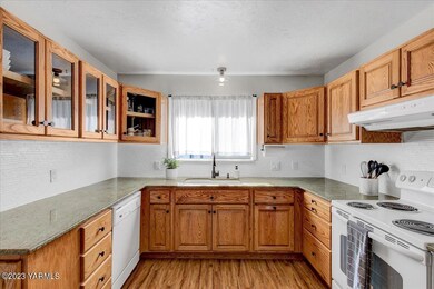 07-3308 Jefferson Ave-022