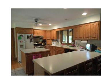 Kitchen. Breakfast Bar