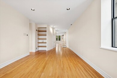 unlisted-address, Chicago, IL 60657 - photo 4