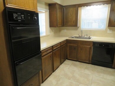 28 E Castle Harbour Dr, Friendswood, TX 77546 - photo 7