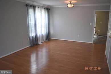 7365 Rose Garden Ct, Springfield, VA 22153 - photo 4