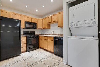 537 E Shag Bark Ln unit F, Streamwood, IL 60107 - photo 5