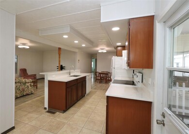 125 Saint Johns Way W, Apollo Beach, FL 33572 - photo 5