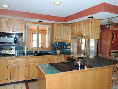 111 Colburn St, Northborough, MA 01532 - photo 3