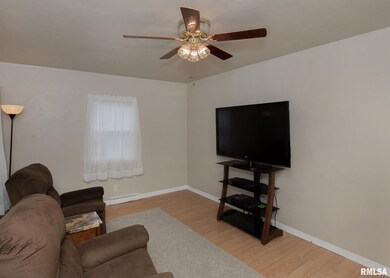 1110 W 7th St, Davenport, IA 52802 - photo 4