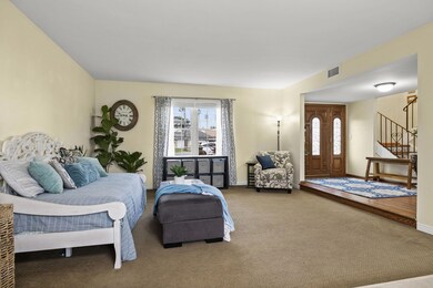 10-web-or-mls-UpmarketMedia-2140Nor-18