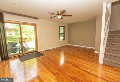 517 Bassett Ln, Norristown, PA 19403 - photo 2