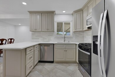 8638 Cottage Gate Ln, Houston, TX 77088 - photo 5