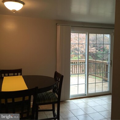 302 Shady Glen Dr, Capitol Heights, MD 20743 - photo 4