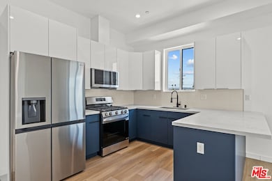 2923 S Burnside Ave, Los Angeles, CA 90016 - photo 5