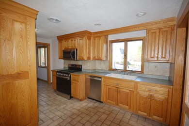 2 James St, Derry, NH 03038 - photo 6