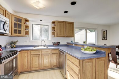 14413 Pebble Hill Ln, North Potomac, MD 20878 - photo 6