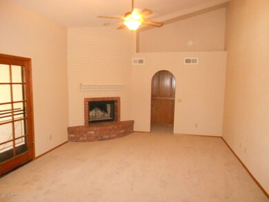 Family room w fireplace
