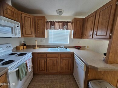 678 W Desert Dr, Quartzsite, AZ 85346 - photo 5