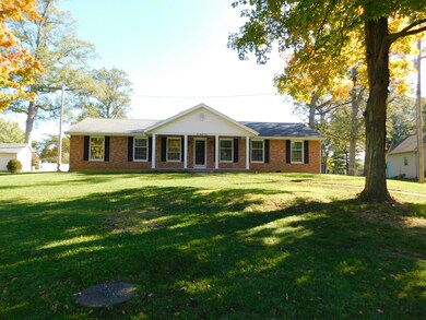 912 Neil Armstrong Dr, Wapakoneta, OH 45895 - photo 2