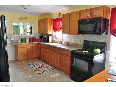 1738 Poole Town Rd, Asheboro, NC 27205 - photo 5