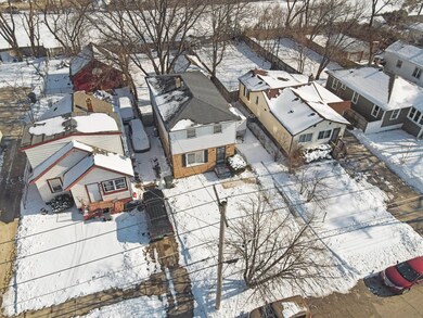 811 Pine St, Waukegan, IL 60085 - photo 6