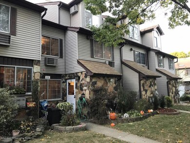 24 Croft Ct, Staten Island, NY 10306 - photo 2