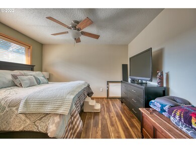 342 Morse Ave, Creswell, OR 97426 - photo 7