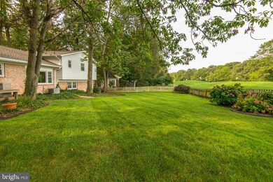 2360 Paddock Ln, Reston, VA 20191 - photo 4