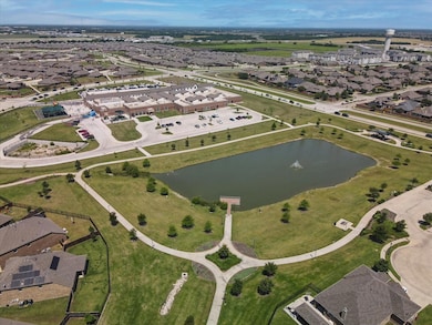 Just a 2 min walk to the school and trail