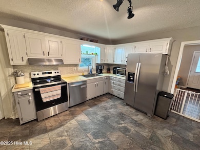 991 Hardesty Loop Rd, Newport, NC 28570 - photo 6