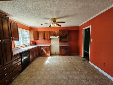 1302 Gary Ave, Albany, GA 31707 - photo 3