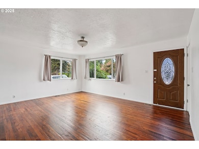 8416 NE Wygant St, Portland, OR 97220 - photo 6