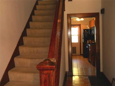 Entry/Foyer.
